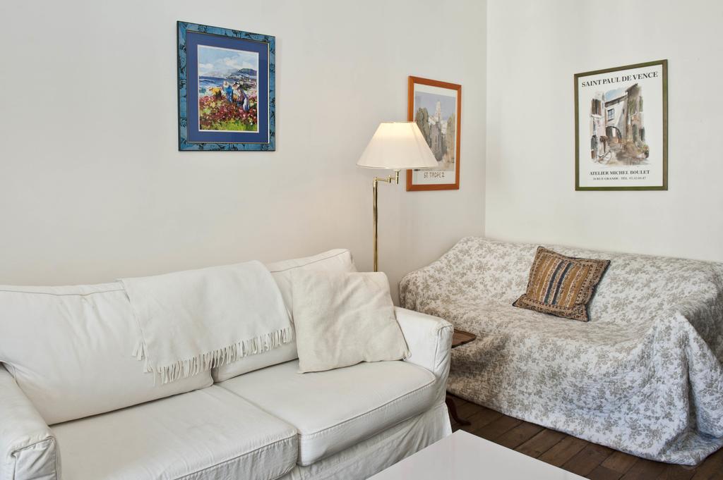 Classy St. Germain Apartment Paris Room photo